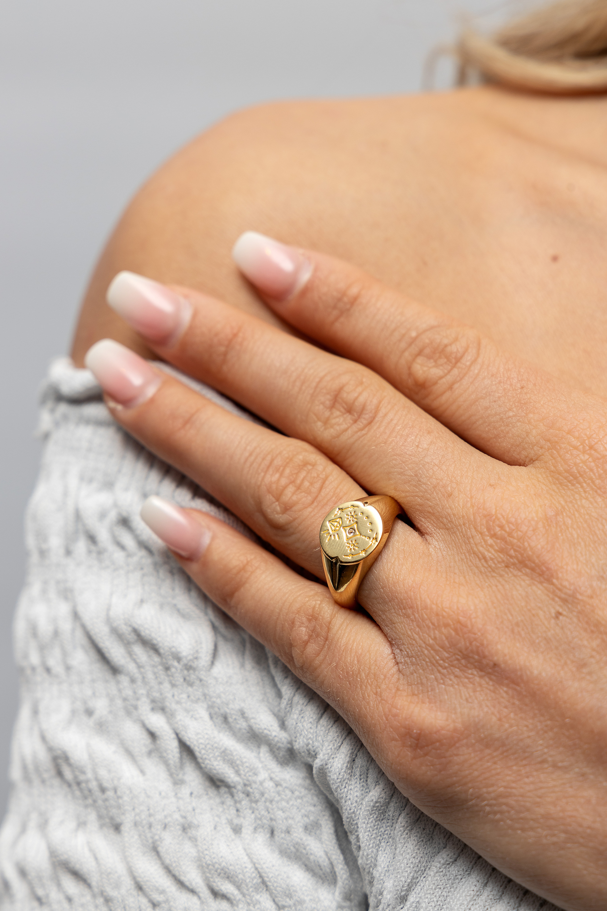cai Ring 925 Silber vergoldet Siegelring rund Tattoo | Ringe | Women | caï  jewels